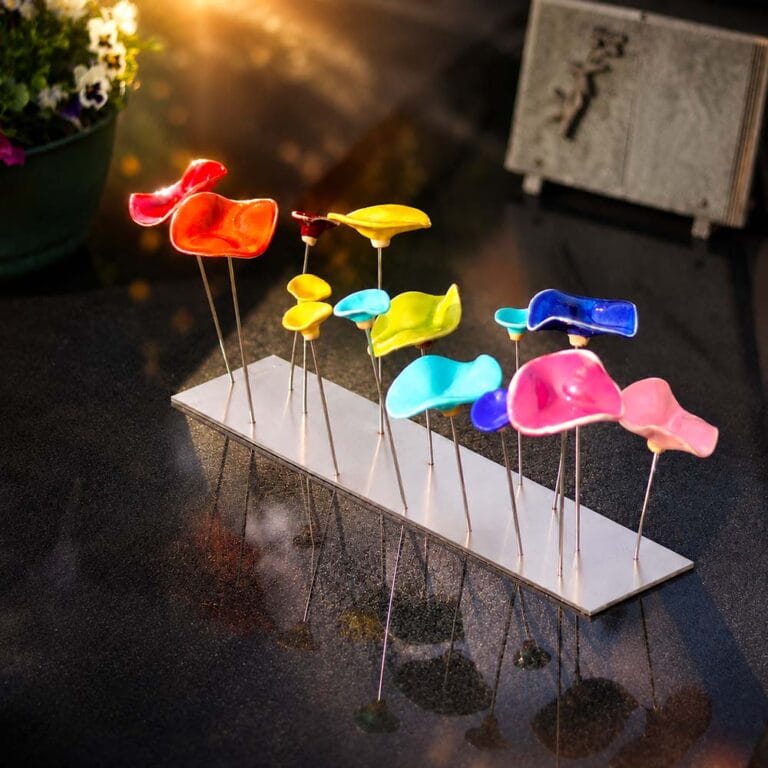 Bouquet funéraire durable de 15 fleurs en céramique, gamme Champs de Fleurs, modelé fleur par fleur en Alsace